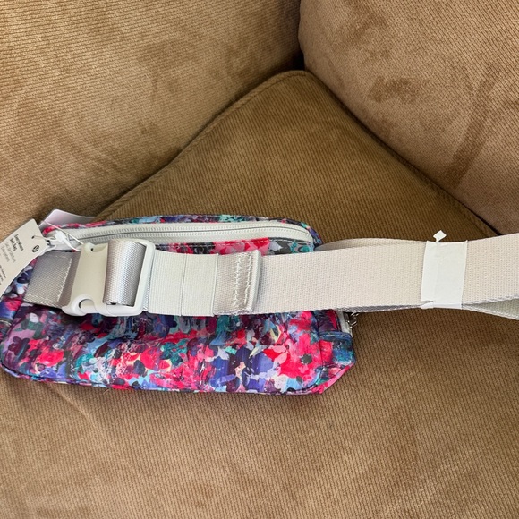 lululemon athletica Multicolor Crossbody Bag - Picture 6 of 6